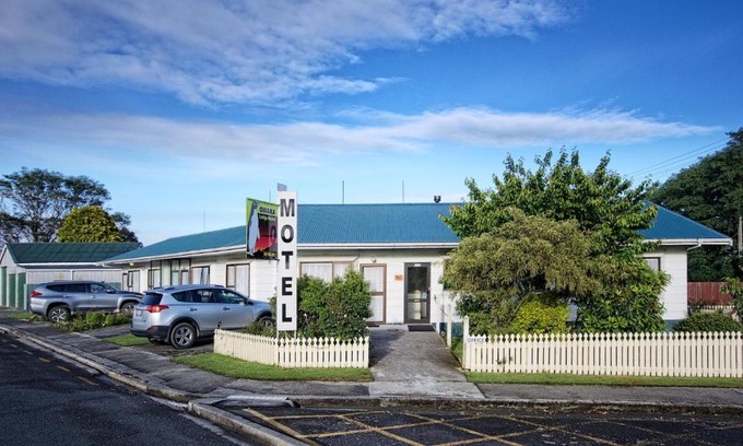 Owaka Hotel | Owaka Lodge Motel