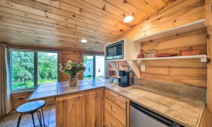 Owls Head Apartment | Owls Head Studio - Walk to Beach & Lighthouse!