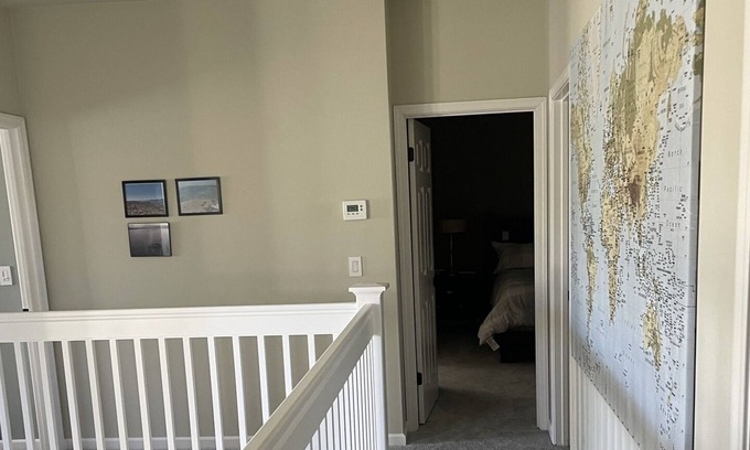 Linfield Oaks House | Owner managed. Spacious 5 br, 3.5 ba. Menlo Park, walk to DT.