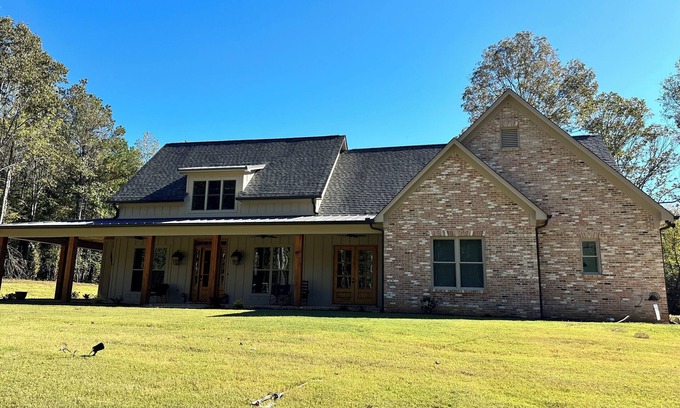 Oxford House | Oxford Hideaway-A Spacious 4-bedroom home close to Ole Miss