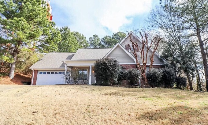 Oxford House | Oxford, MS, 1 Mile from Square, 2 Miles from Ole Miss Campus