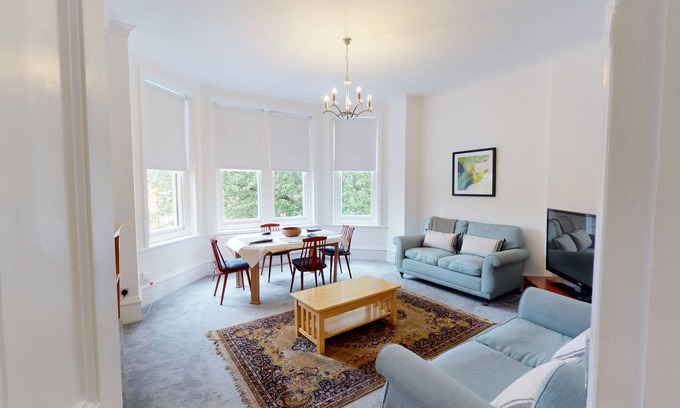 Oxford Apartment | Oxford two bedroom short let apartment sleeps four.