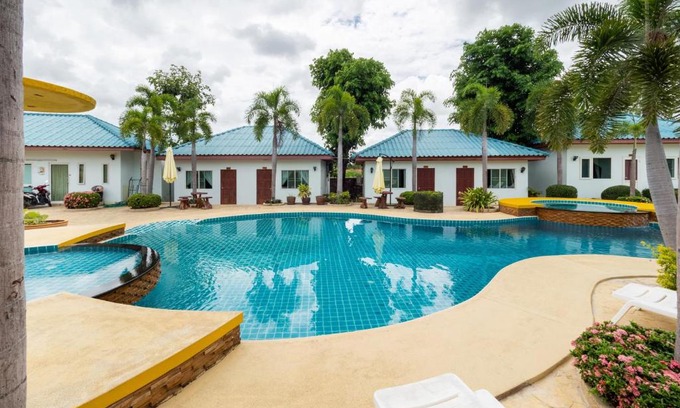 Nong Prue Hotel | OYO 1131 Rendezvous Resort & Restaurant