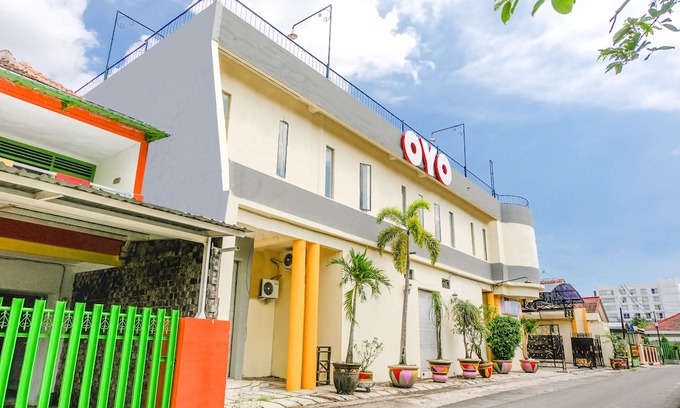 Jember Hotel | OYO 2614 Demasto Homestay