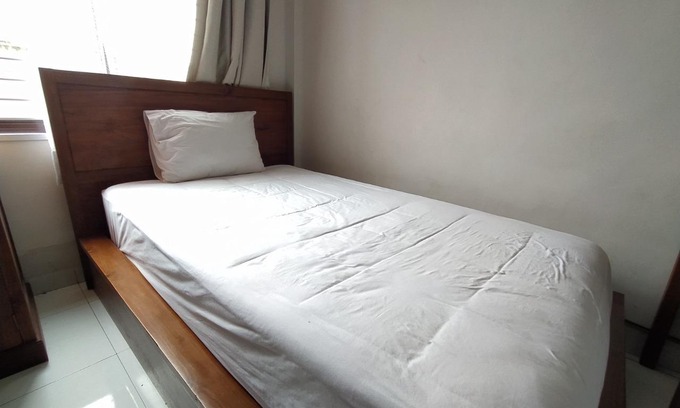 Karawang Hotel | OYO 3246 Walnut Inn G10