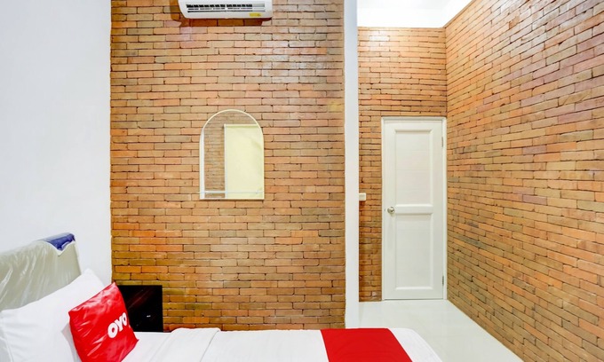 Jakarta Hotel | OYO 90066 Tobana Pejaten House