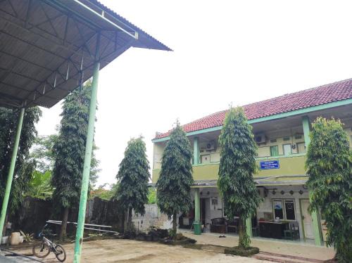 Jatiwangi Hotel | OYO 90333 Wisma Tenang Jaya Syariah