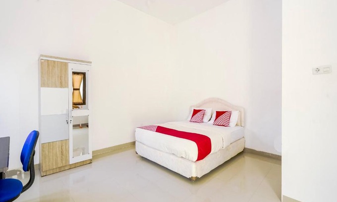 Palembang Hotel | OYO 90595 Ferezsa Kost Syariah