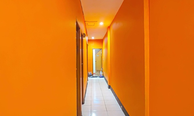 Old Jakarta Hotel | OYO 92581 Tangki Residence 2