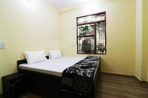 Delhi Hotel | OYO Flagship Tushir House