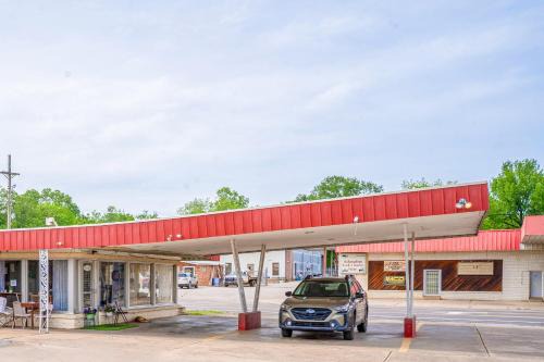 Booneville Hotel | OYO Holiday Capri Motel & Rv Park