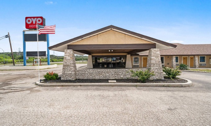 Junction Hotel | OYO Hotel Junction TX I-10