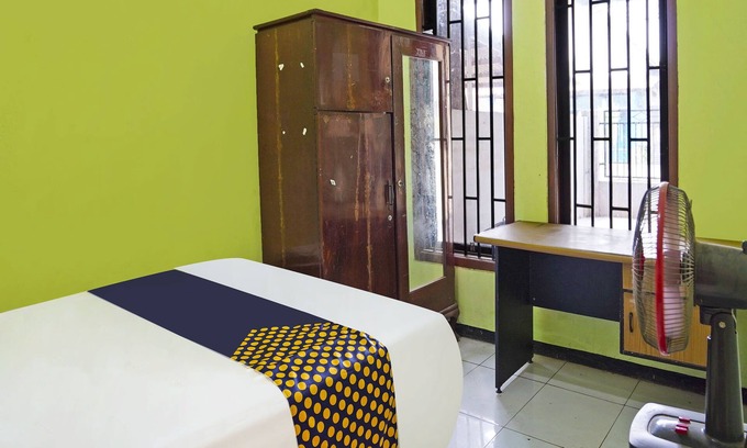 Mojokerto Hotel | OYO Life 91869 Insan Mulia Kost Syariah