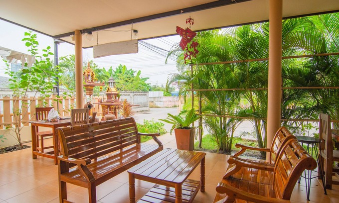 Cha-am Hotel | OYO Nawang Resort