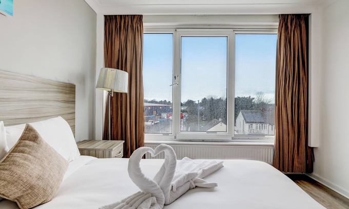 Luton Hotel | OYO The Chiltern Hotel