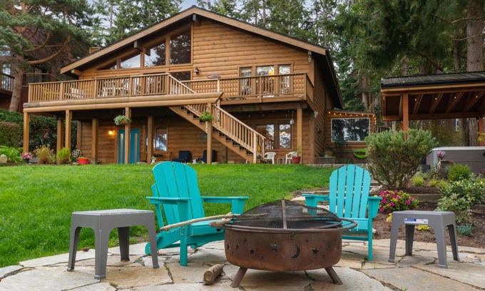 Coupeville House | Oyster Beach House and Den