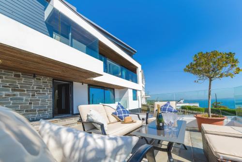 Mevagissey House | Oystercatcher