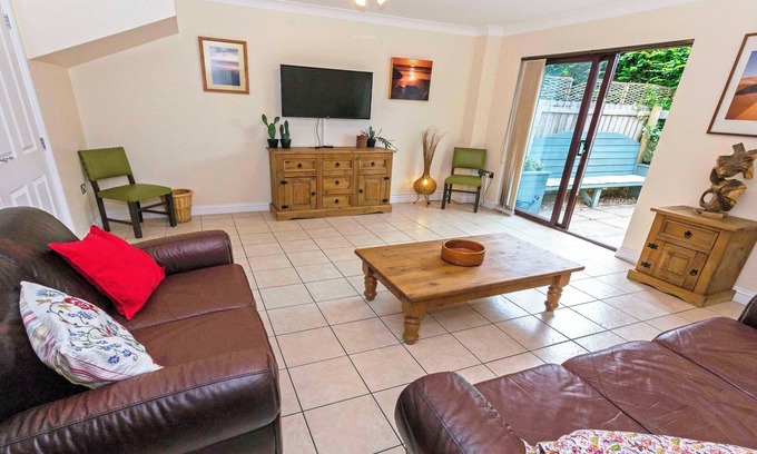 Braunton Cottage | Oysters | Sleeps 6 | Modern Villa & Dog Friendly