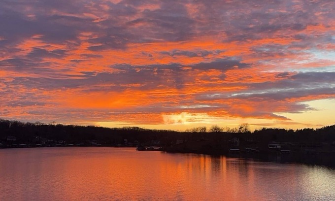 Rocky Mount House | Ozarks Lake House, Private Dock w/Boat and Jetski lifts!