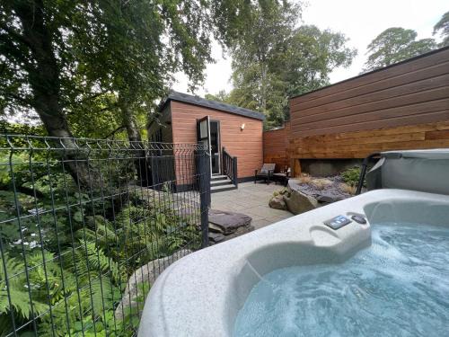 Bethesda House | P56 - Studio Pod with Hot Tub