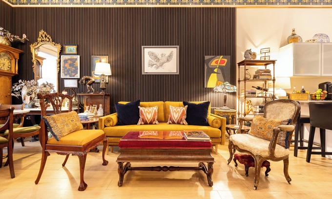 Paddington Apartment | Paddington 4-Bed 8-Guest w/Patio Massive Apartment in Old Victorian Pub