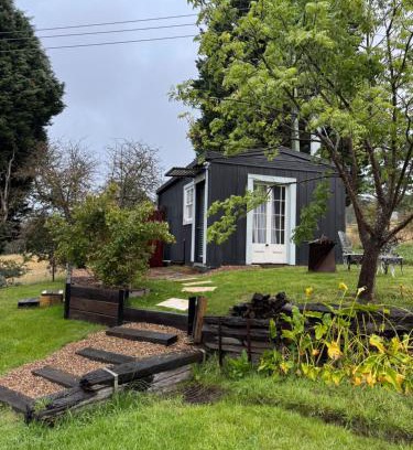 Bowral House | Painters Studio , Home On the Hill