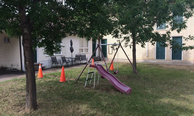 Medicine Hat Hotel | Pal's Motel