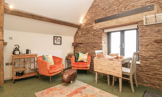 Hereford House | PALACE STUDIO, pet friendly, character holiday cottage in St Weonards
