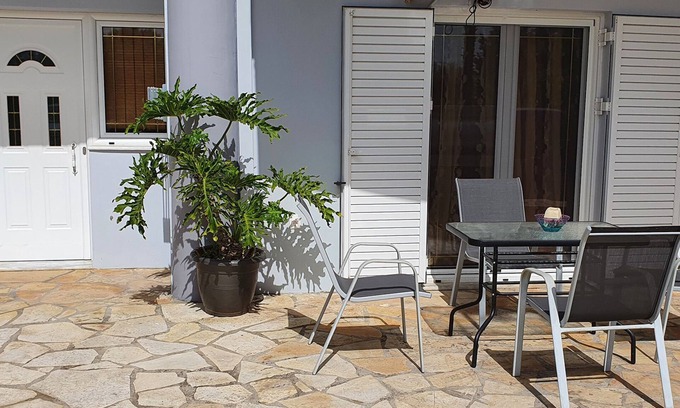 Aktio-Vonitsa Apartment | Palairos: Rose Garden experience (A/C, Wi-Fi, BBQ)