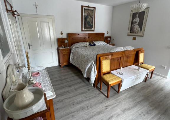 Santo Stefano di Cadore House | Palazzo Cervesato: Camera Regina Margherita