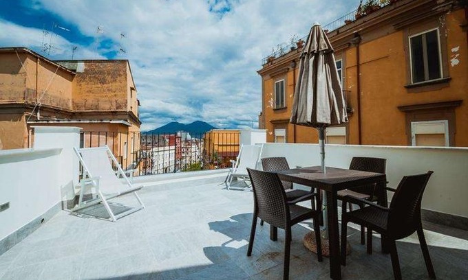 Naples City Centre Apartment | Palazzo Settembrini 49
