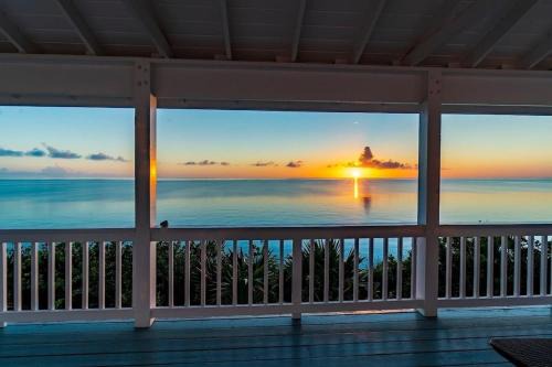 Gregory Town House | Palm Bluff cottage