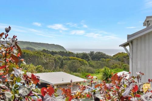 Caves Beach Villa | Palm Breeze at Caves Beach Villas sleeps 5