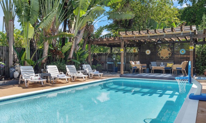Survey Creek House | Palm Breeze Oasis - Heated Pool, Steps to The Lake, Very Close to The Park!