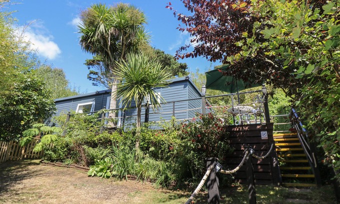 Praa Sands Cottage | PALM LODGE, romantic, country holiday cottage in Praa Sands