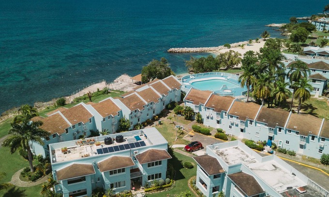 Orange Bay House | Palm Point - 2/2 Townhouse Steps from the Beach