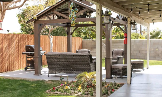 Desert Park Estates House | Palm Springs Patio Hangout Desert Vibes