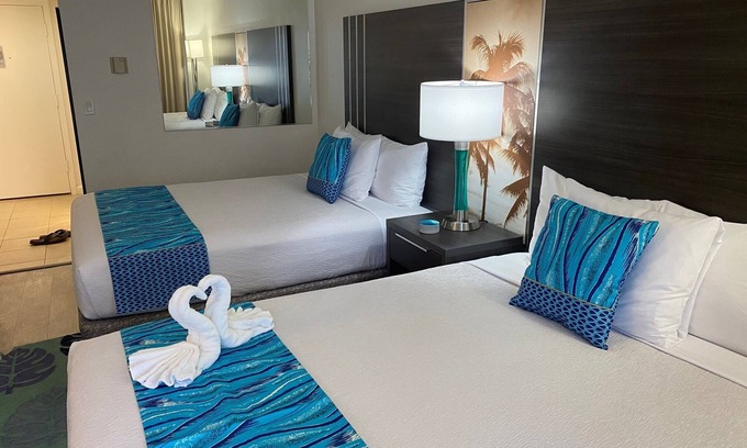 Waikiki Hotel | Palms at Waikiki- Vacation Rental with FREE PARKING