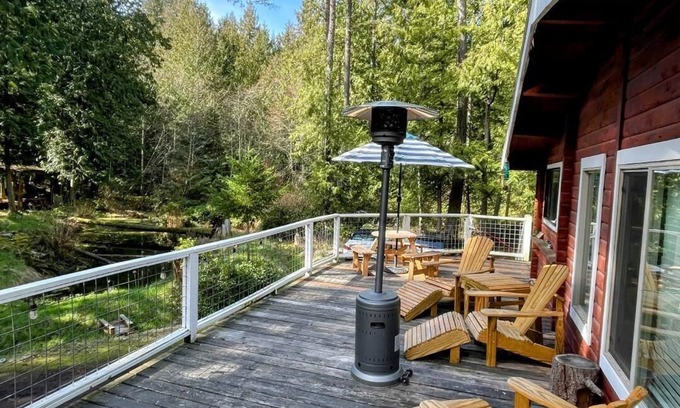 Deer Harbor Cabin | Pan Abode Cabin in the Woods on an Island