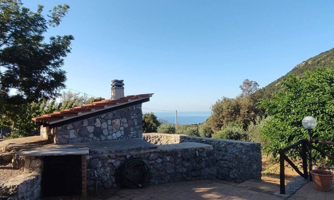 Terracina House | Panoramic hillside house with sea view