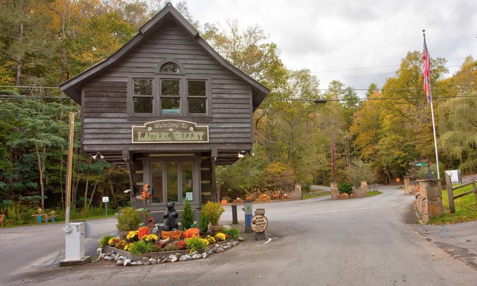 Townsend House | Panoramic Paradise! Spacious Pet Friendly House. Sleeps 10, Minutes to GSMNP!