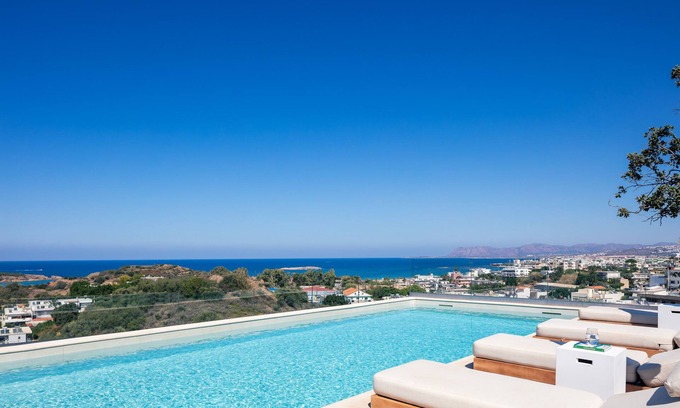 Daratsos Villa | Panoramic sea & city views, gym, sauna, fire pit!