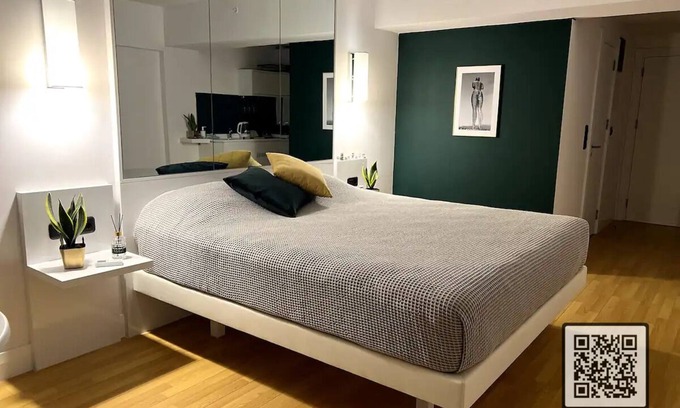 New Boulevard Apartment | Panoramic TOP 45th floor of sunrises & sunsets