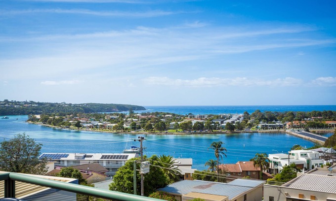Merimbula House | Panoramic Townhouses (3 Bedroom Pet Friendly Apartment with views) - 3+nights