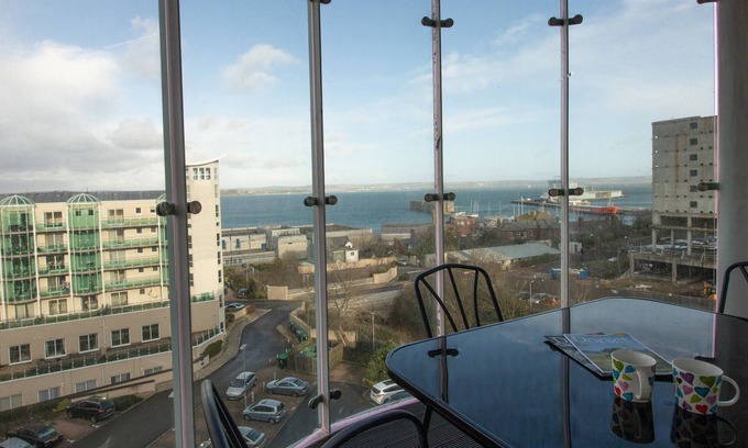 Portland Cottage | PANORAMIC VIEW, family friendly, with pool in Castletown, Portland