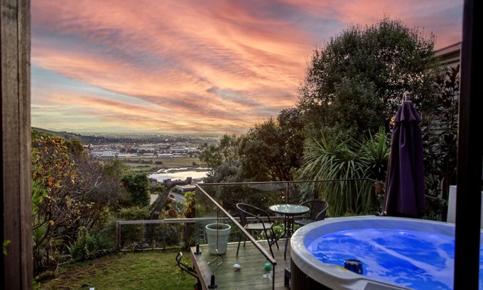 Mount Pleasant House | Panoramic Views and Relaxing Spa