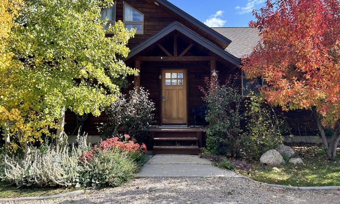 Leigh Creek Estates House | Panoramic Views of the Tetons & Custom Contemporary Setting Awaits You!