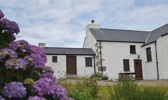 Goodwick Cottage | PANTEURIG COTTAGE, pet friendly, with open fire in Goodwick