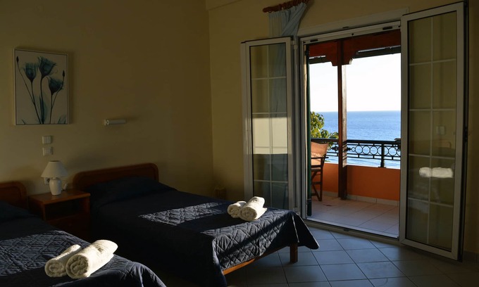 Sinarades Apartment | Papadatos Apts | Studio 5 mins from the beach on foot.