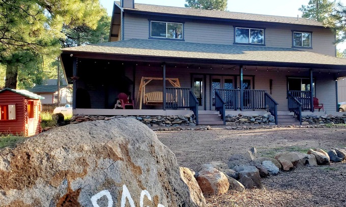 Munds Park Cabin | Papago Pines - 5 bedrooms, EACH WITH ATTACHED EN SUITE BATHROOM & Smart TV